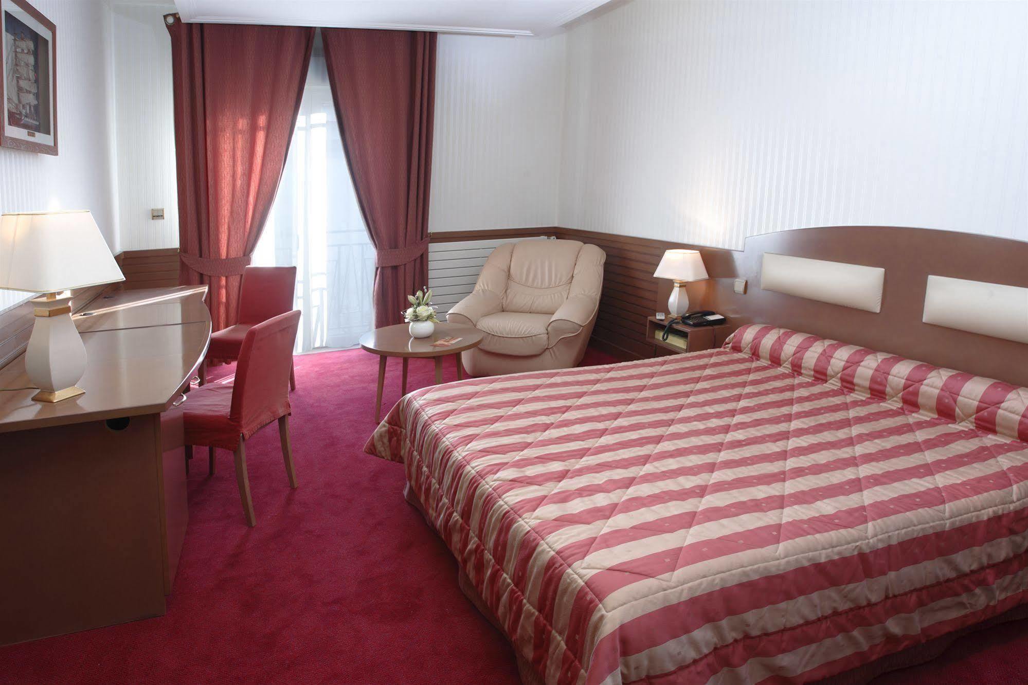 Hotel Le Berry Saint-Nazaire Esterno foto