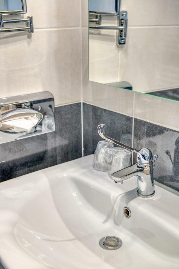 Hotel Le Berry Saint-Nazaire Esterno foto