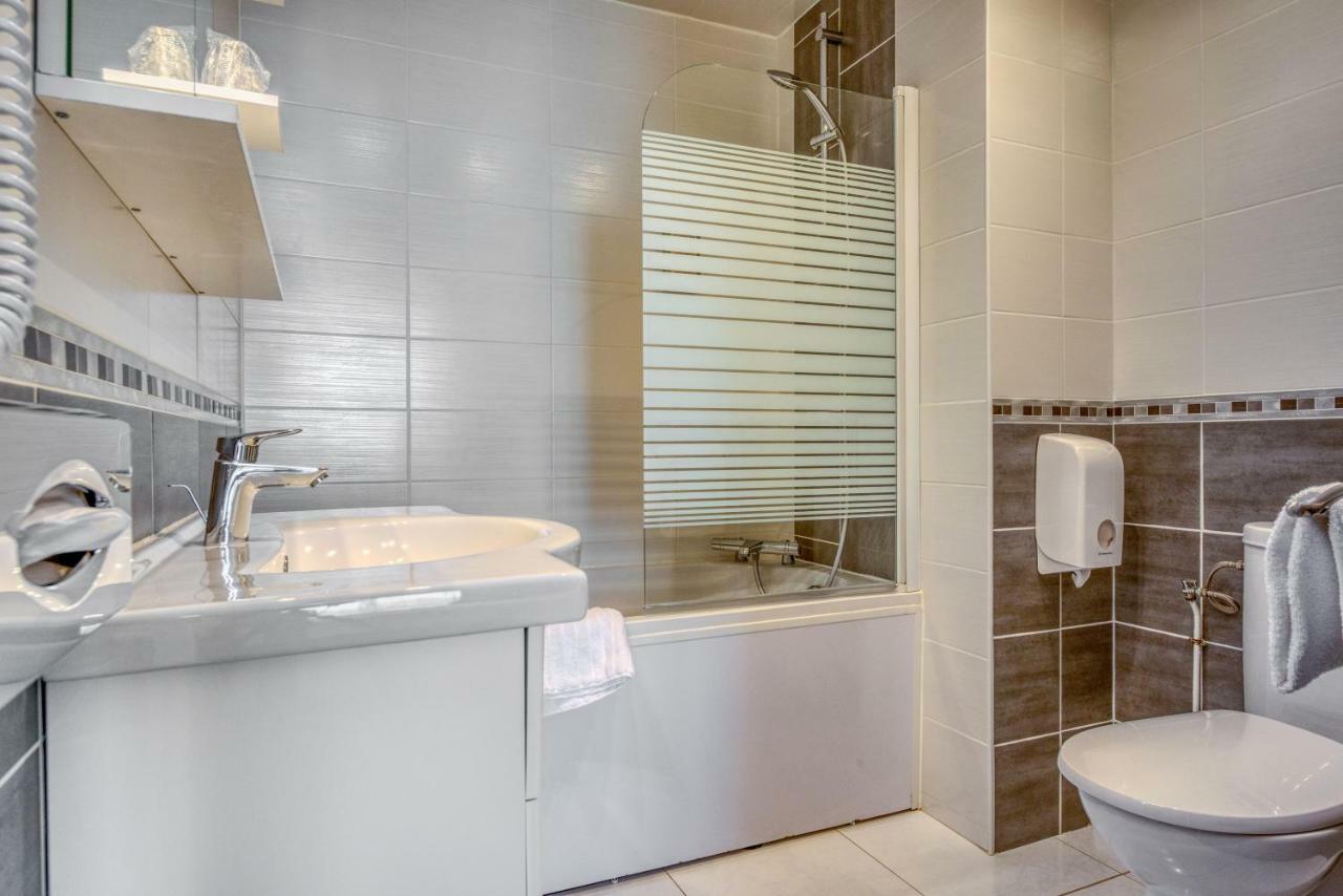Hotel Le Berry Saint-Nazaire Esterno foto